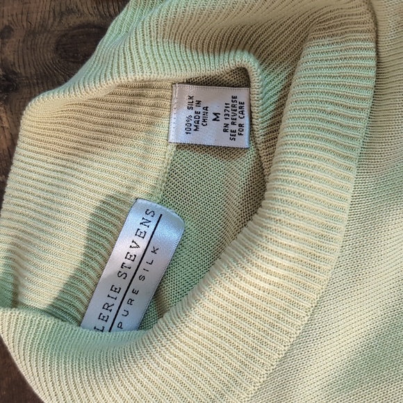 100% silk Valerie Stevens Pure Silk Knit short sleeve mock neck top size M - Picture 3 of 3